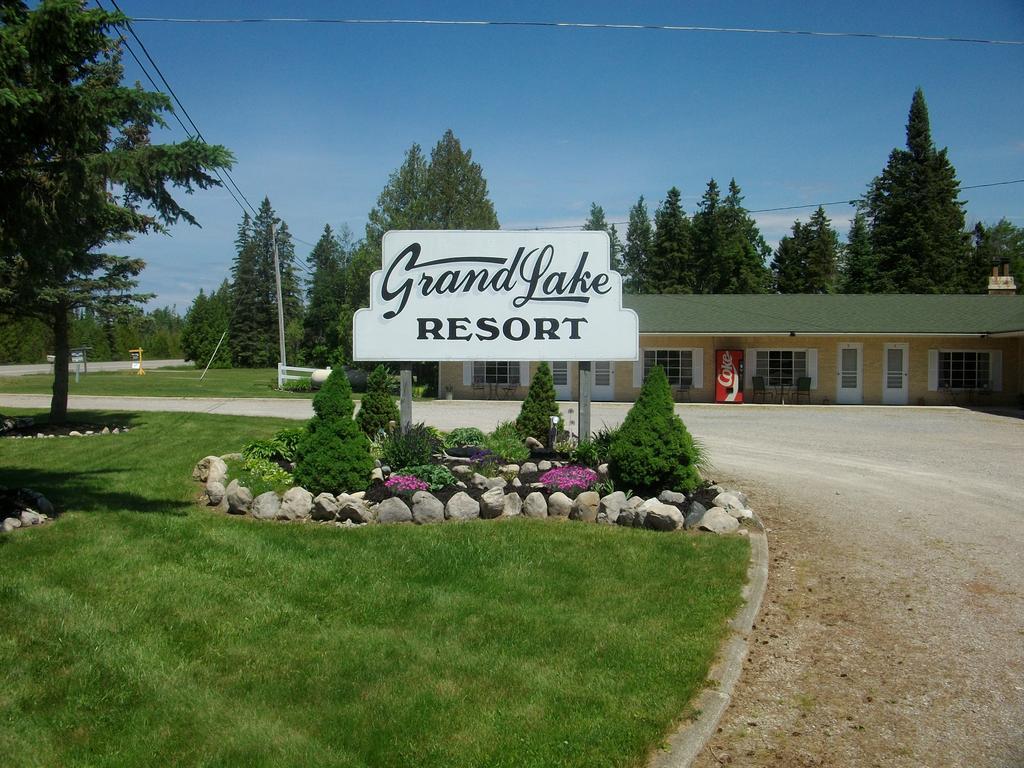Grand Lake Resort Presque Isle Exterior photo