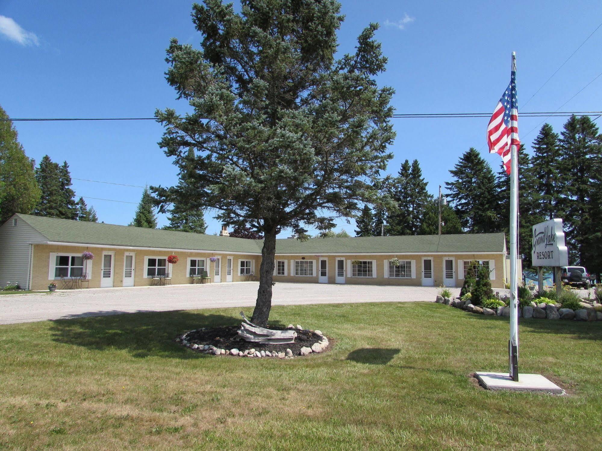 Grand Lake Resort Presque Isle Exterior photo