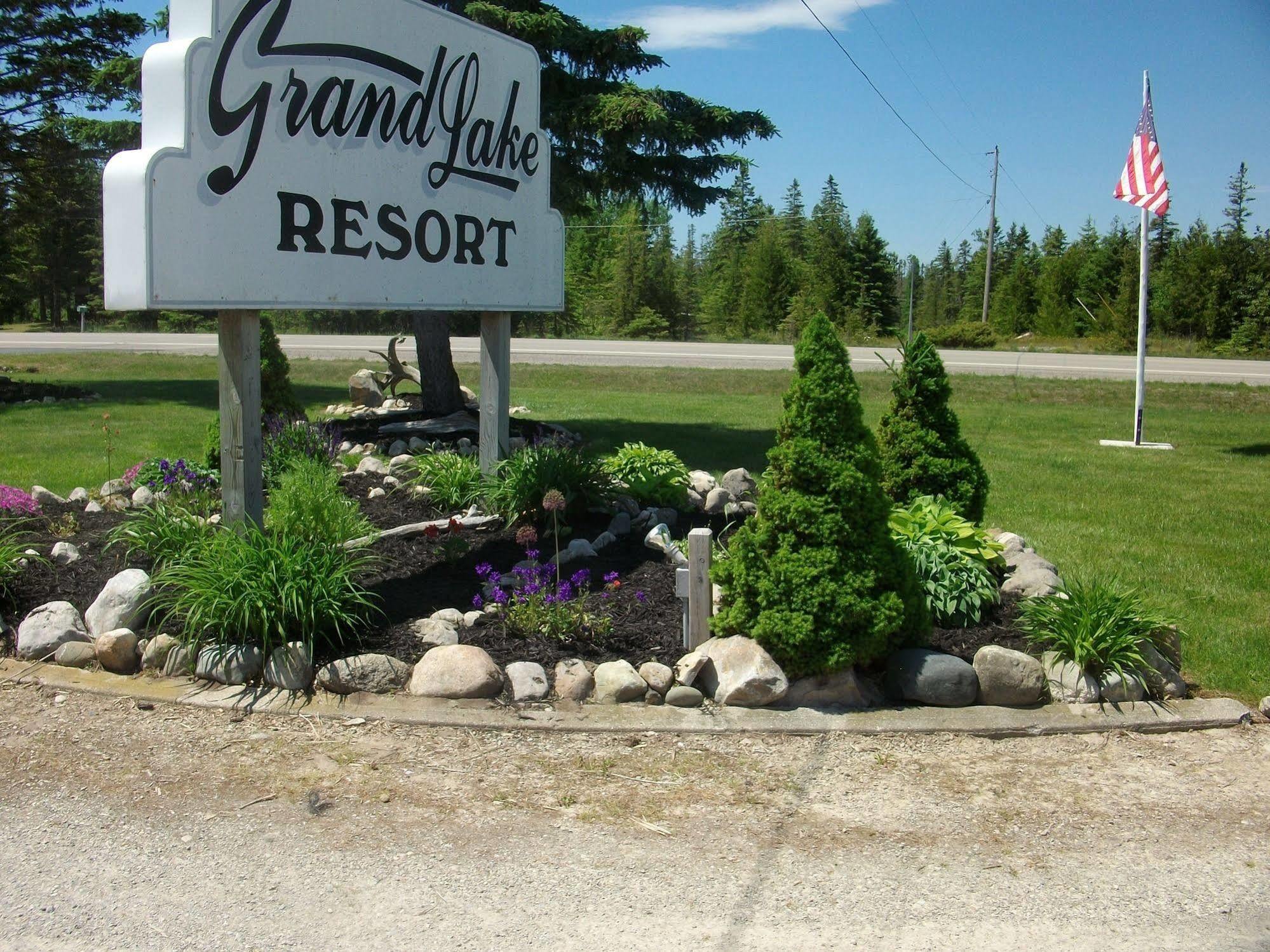 Grand Lake Resort Presque Isle Exterior photo