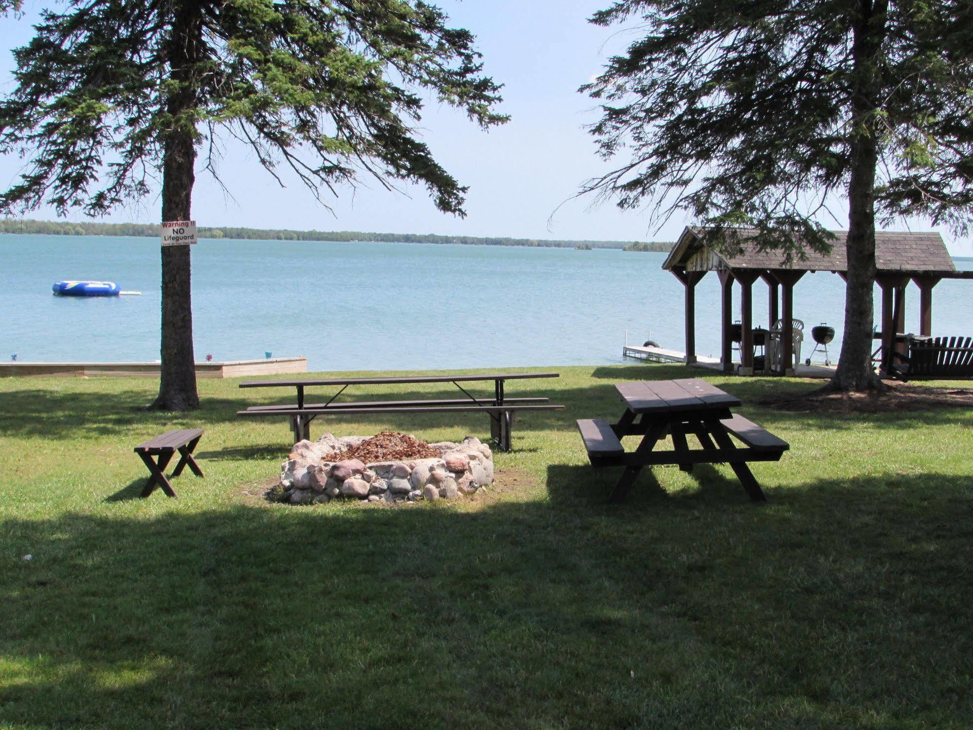 Grand Lake Resort Presque Isle Exterior photo